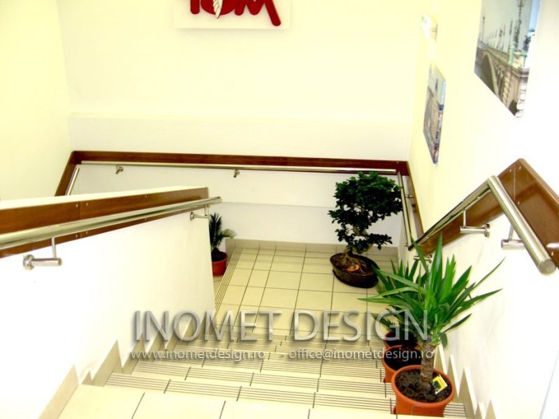 bal inox pe perete